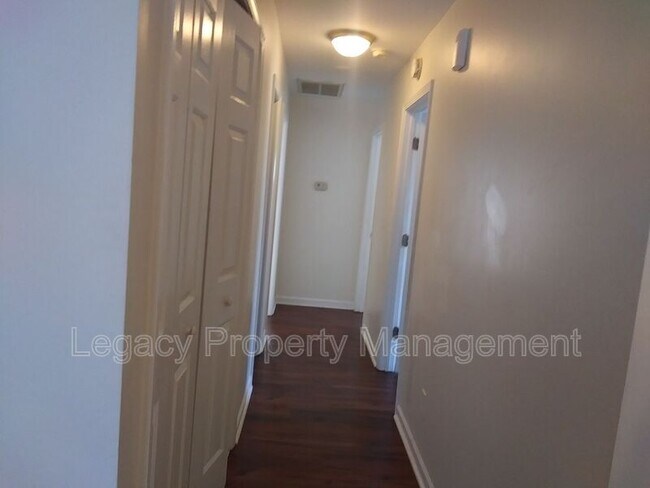 Building Photo - 531 S Anthony St