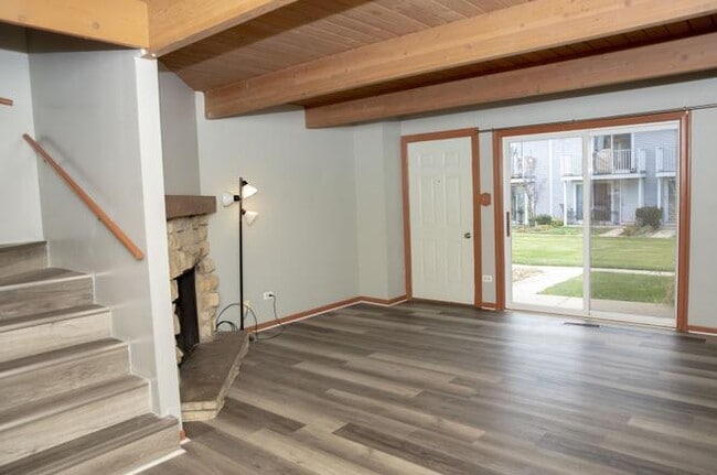 Building Photo - 363 Meadow Green Ln