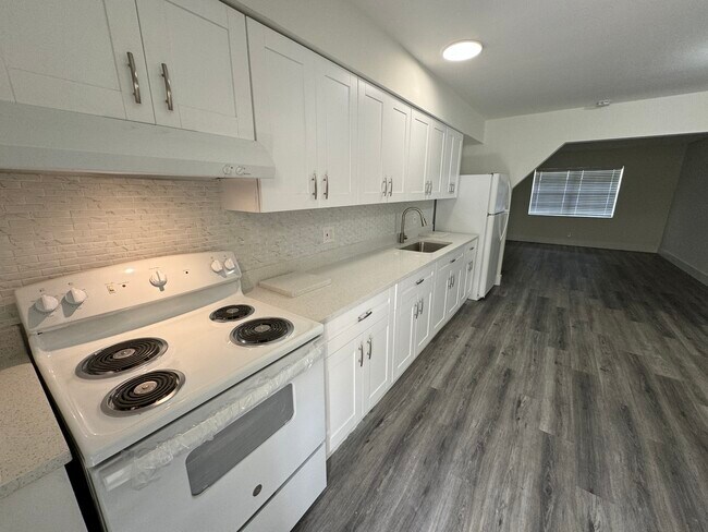 Building Photo - 37 NW 7th Ave