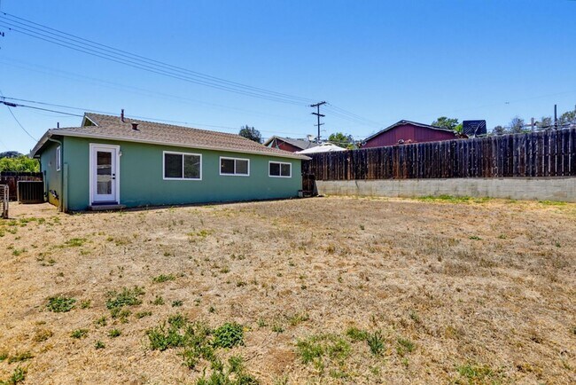 Building Photo - Beautifully Updated 3-Bedroom Home with Large Yard, Garage & Included Appliances!