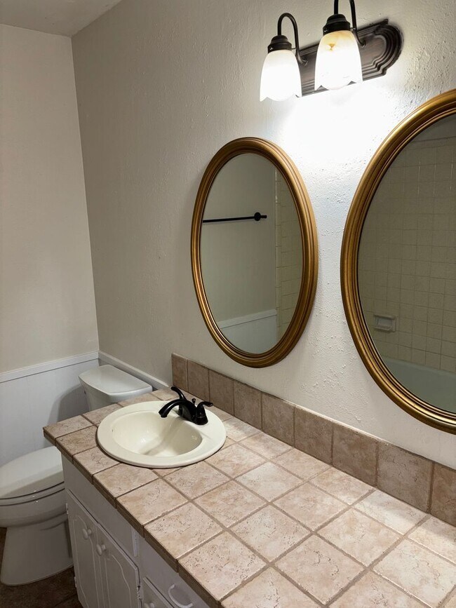 Building Photo - 3 Bedroom 2 Bathroom Georgetown Home