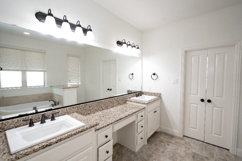 Building Photo - 13966 Clusterberry Dr