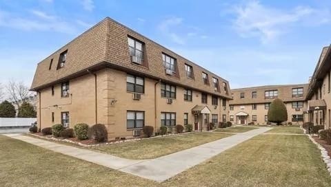 Building Photo - 16 N End Dr