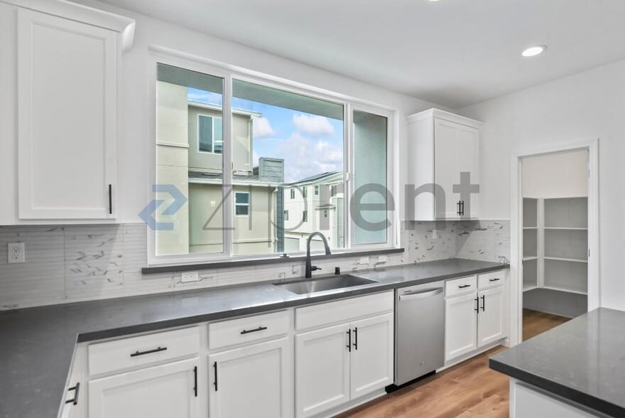 Building Photo - 6165 Raven Ave