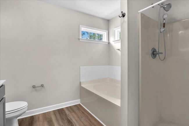 Building Photo - 3 Bedroom 2.5 Bathroom Home