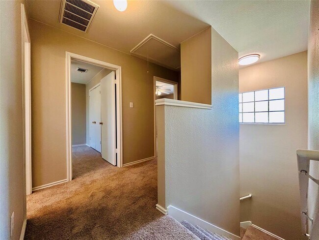 Building Photo - 8511 Apple Carrie Cove