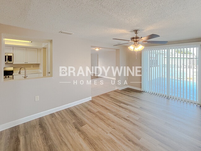 Building Photo - 6135 Seabreeze Dr