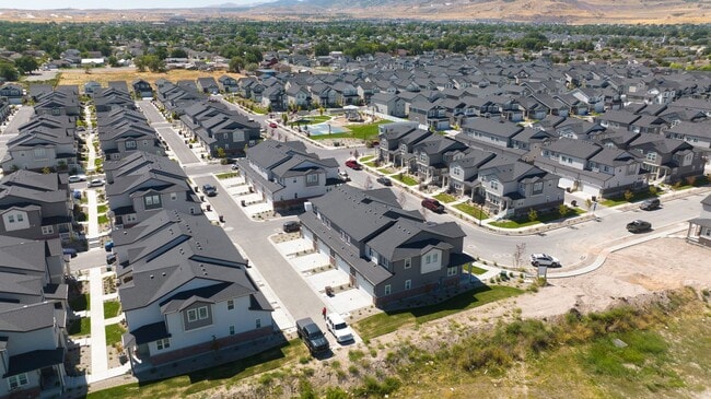 Building Photo - GET THE FIRST MONTHS RENT FOR FREE!!!