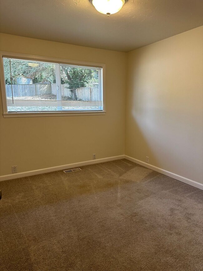 Building Photo - 3Bd/1.5Ba Renton House