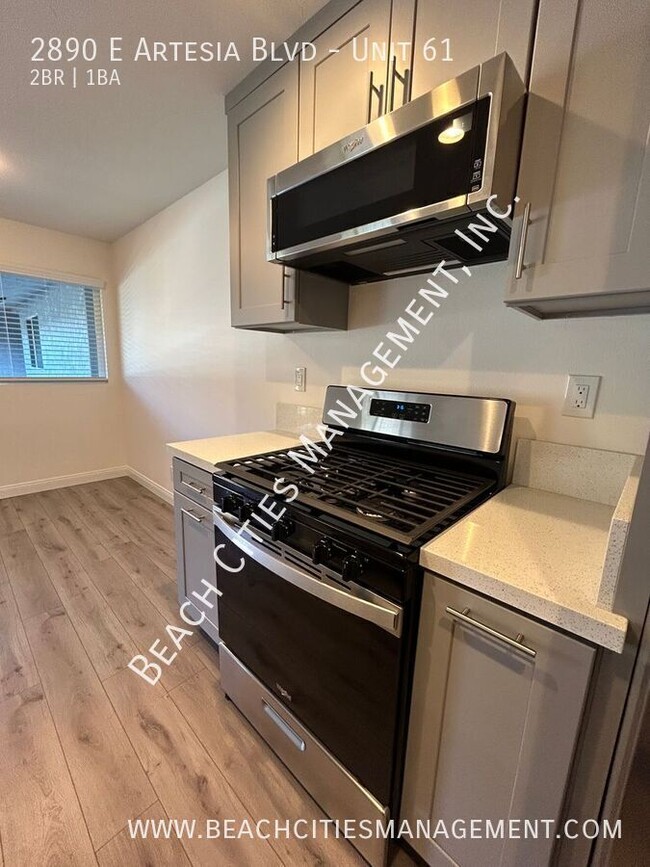 Building Photo - Remodeled 2 Bedroom, 1 Bath with 1 Parking...