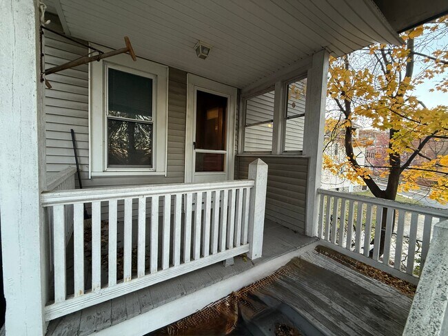 Building Photo - 36 Grandview Ave