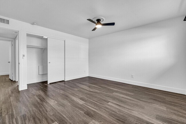 Building Photo - 6 bed/ 3.5 bath