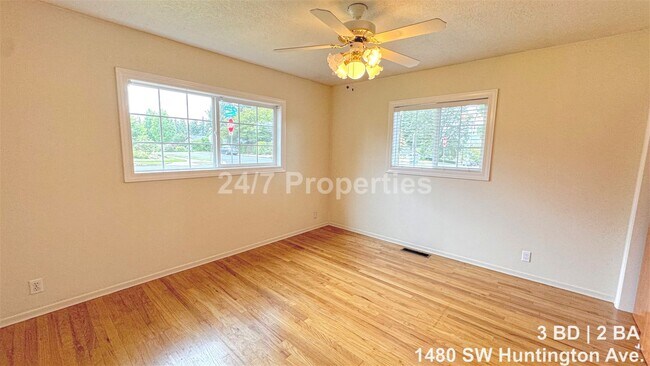 Building Photo - 1480 SW Huntington Ave