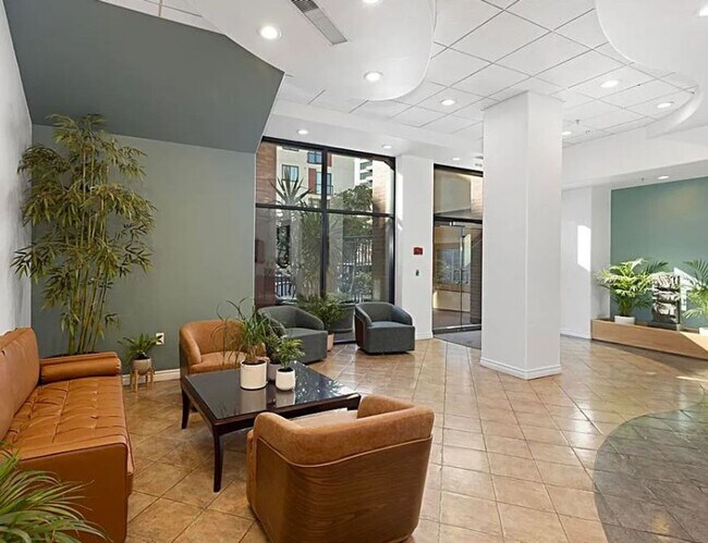 Building Photo - Amazing Downtown Unit Available For Rent!!!