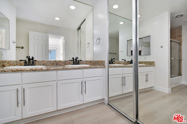 Building Photo - 1649 Appian Way