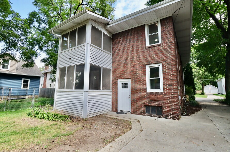 Building Photo - 744 Central Ave