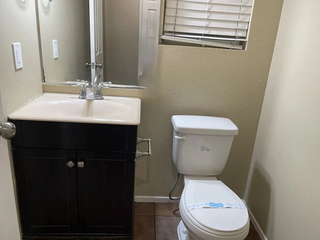 Building Photo - 7211 Blossom Ct