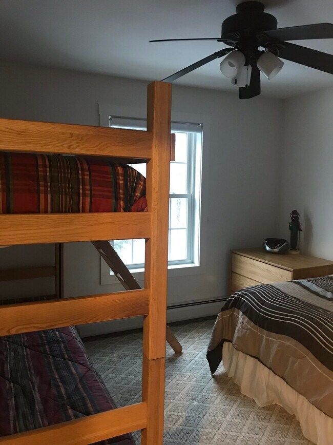 Building Photo - 562 New Hampshire Rte 103