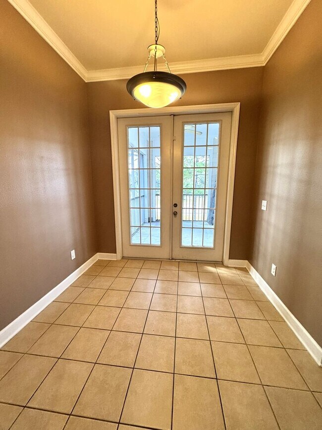 Building Photo - 3BR/3BA Eagle Harbor Condo w/ Garage