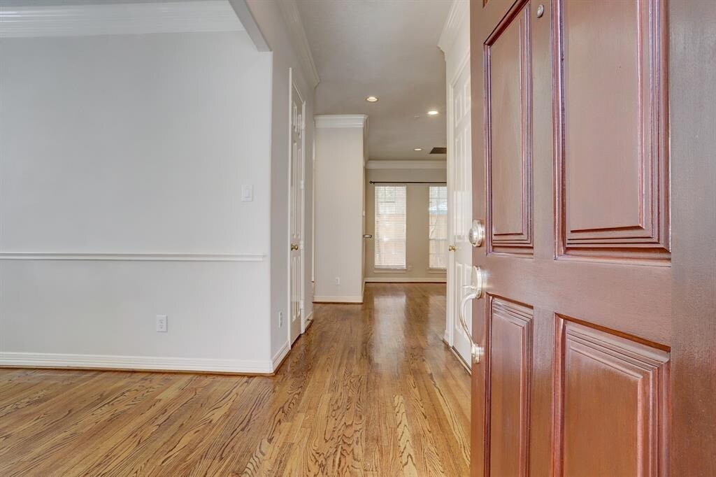 Entrance - 2822 Briarhurst Park