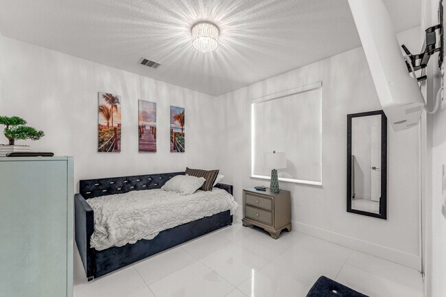 Building Photo - 1205 SW 146th Ct