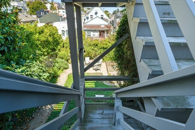 Building Photo - 438 30th St