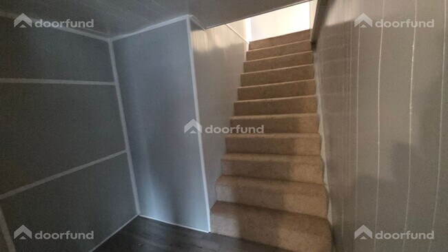 Building Photo - 418 River St