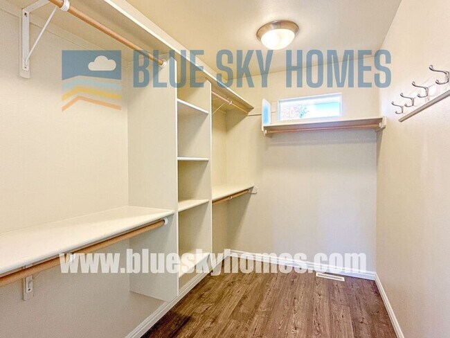 Building Photo - 988 Washakie St E