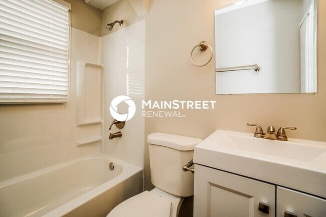 Building Photo - 3 Bedroom Pet-Friendly Home in Columbus, OH with Main Street Renewal