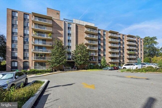 Building Photo - 801 Yale Ave