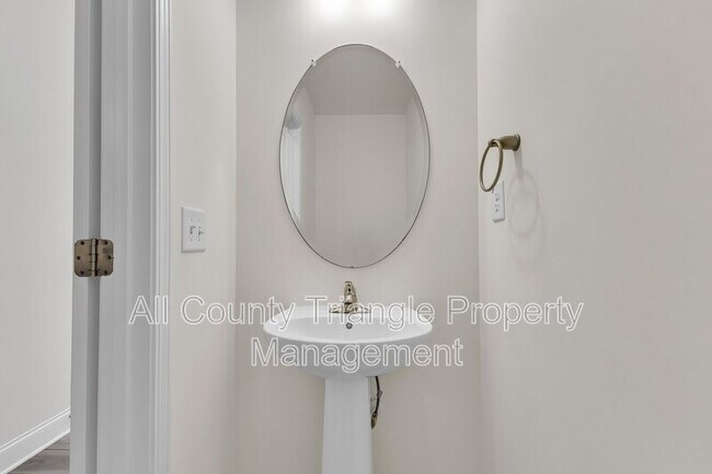 Building Photo - 2103 Nandina Trl