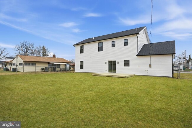 Building Photo - 65 Oaktree Dr