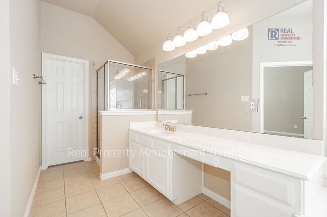 Building Photo - Lake Views, Space & Lifestyle – Ask about our move in specials!