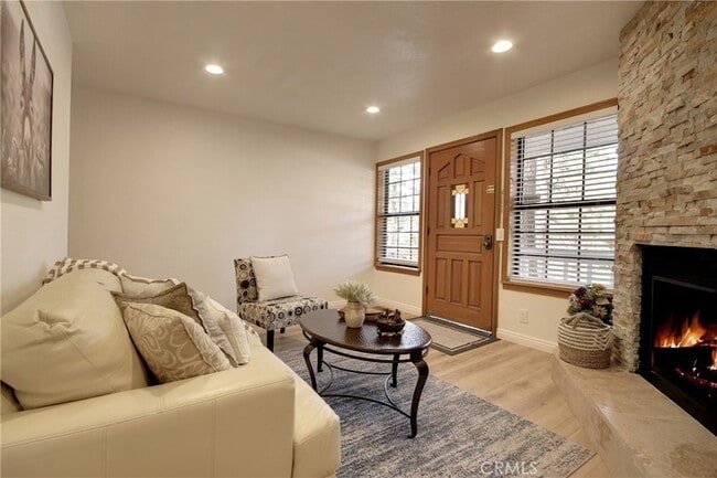 Building Photo - 430 E Country Club Blvd