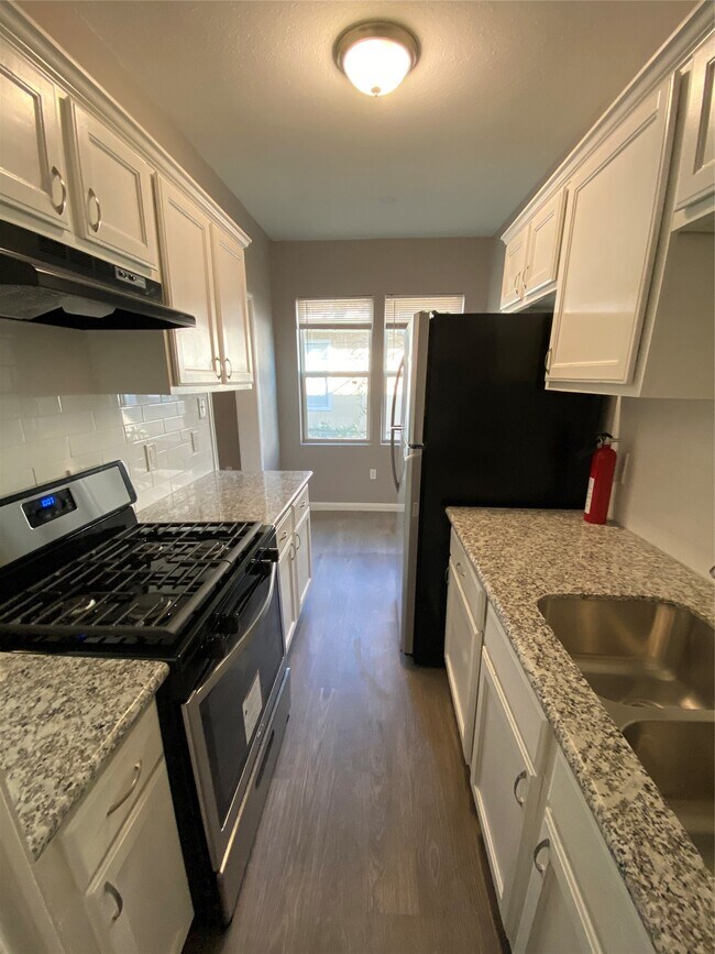 Building Photo - 222 Grace St