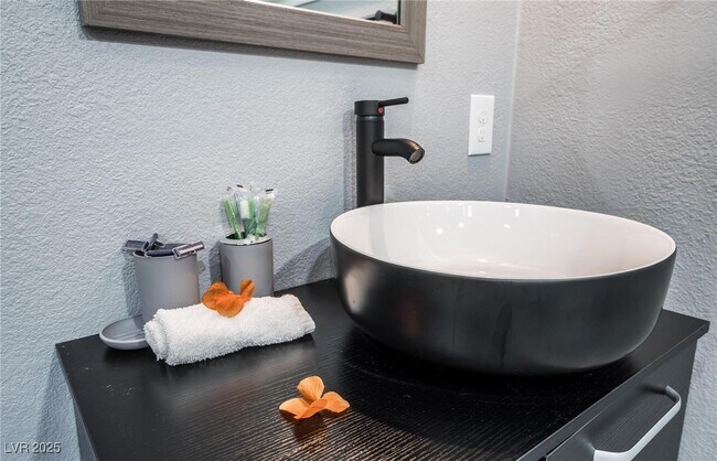 Building Photo - 7439 Trudy Ln