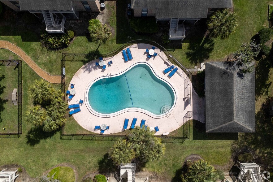 Outdoor Pool - The Ridge on 34th