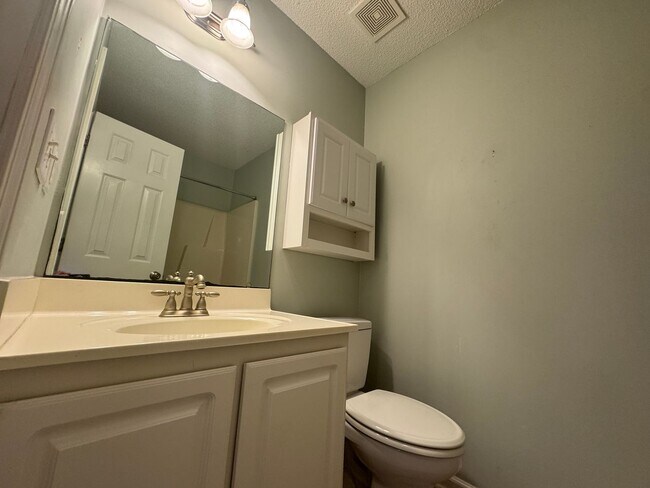 Building Photo - Merestone -Single Story Townhome,  Near by Shopping &  Halyburton Park, Lawn & Trash Included