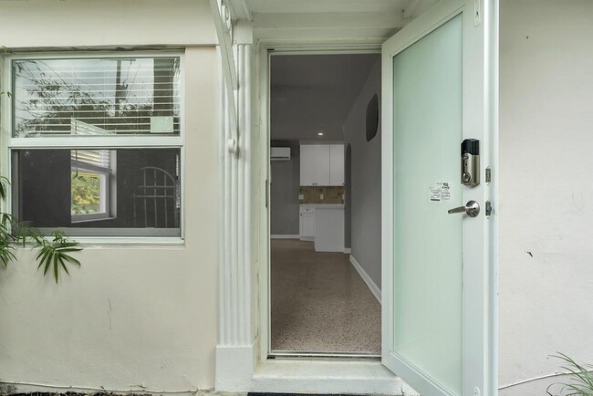 Building Photo - 17 Ocean Breeze