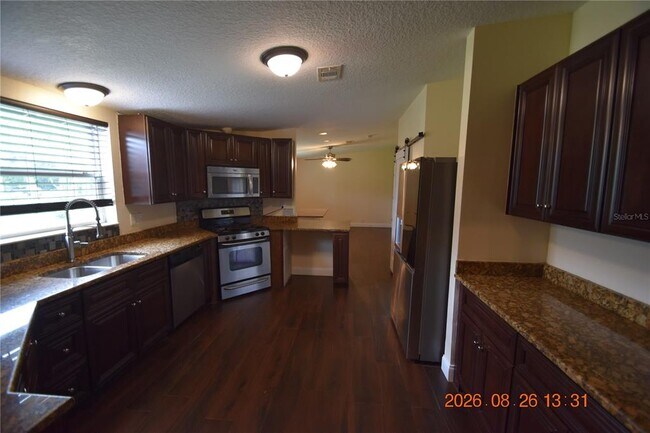 Building Photo - 12106 Waterview Dr