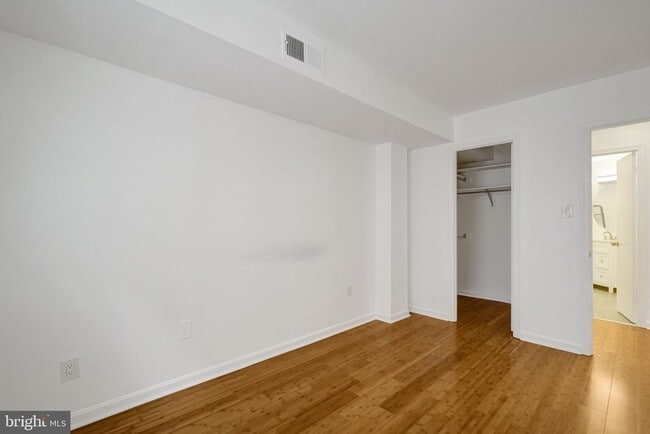 Building Photo - 1029 N Stuart St