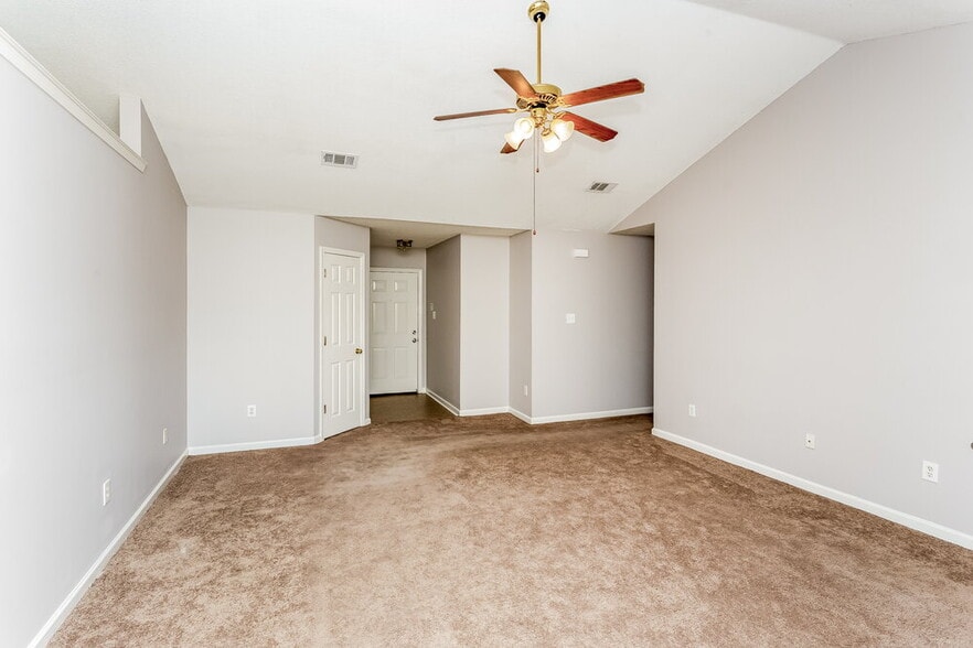 Building Photo - 10894 Carter Ln Cove