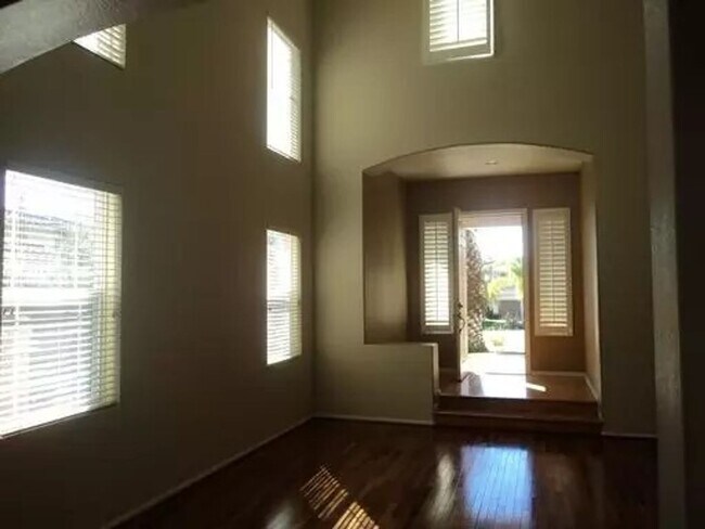 Building Photo - Amazing Carlsbad Home with extra room down...