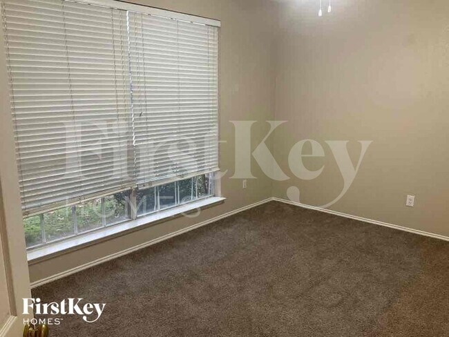 Building Photo - 2329 Bent Brook Dr