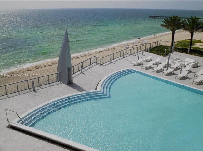 Building Photo - 17121 Collins Ave