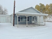 Building Photo - 3 bed/ 1 bath Single Family Home on Coffeen!