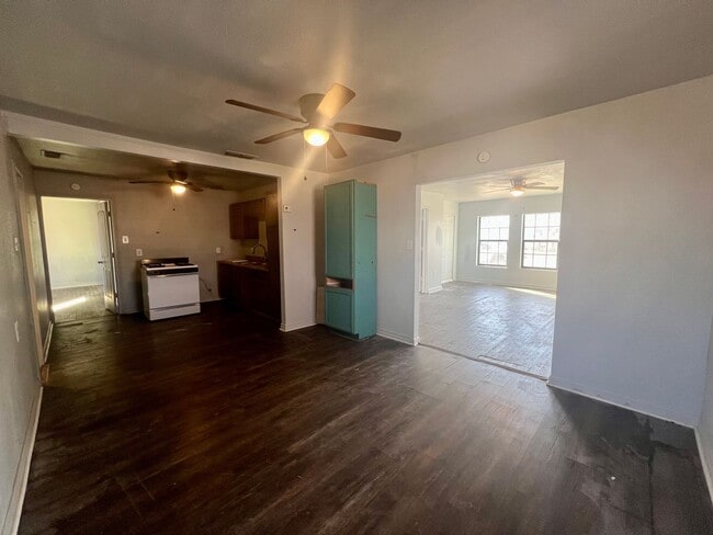 Building Photo - 2512 1st St