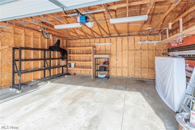 Building Photo - 23915 Glenhill Dr