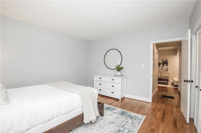 Building Photo - 952 Myrtle St NE