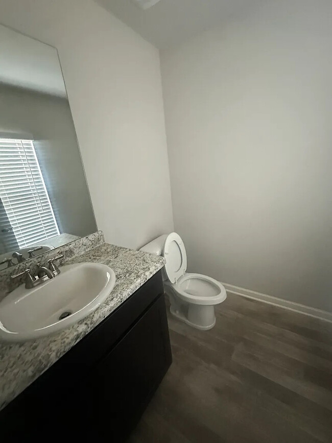 Building Photo - Room in House on Toronto Cir